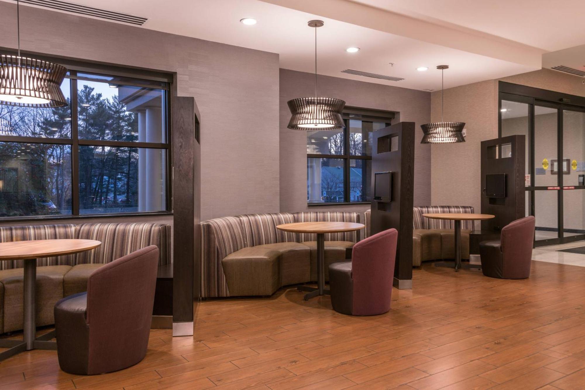 Courtyard By Marriott Newark-University Of Delaware Esterno foto