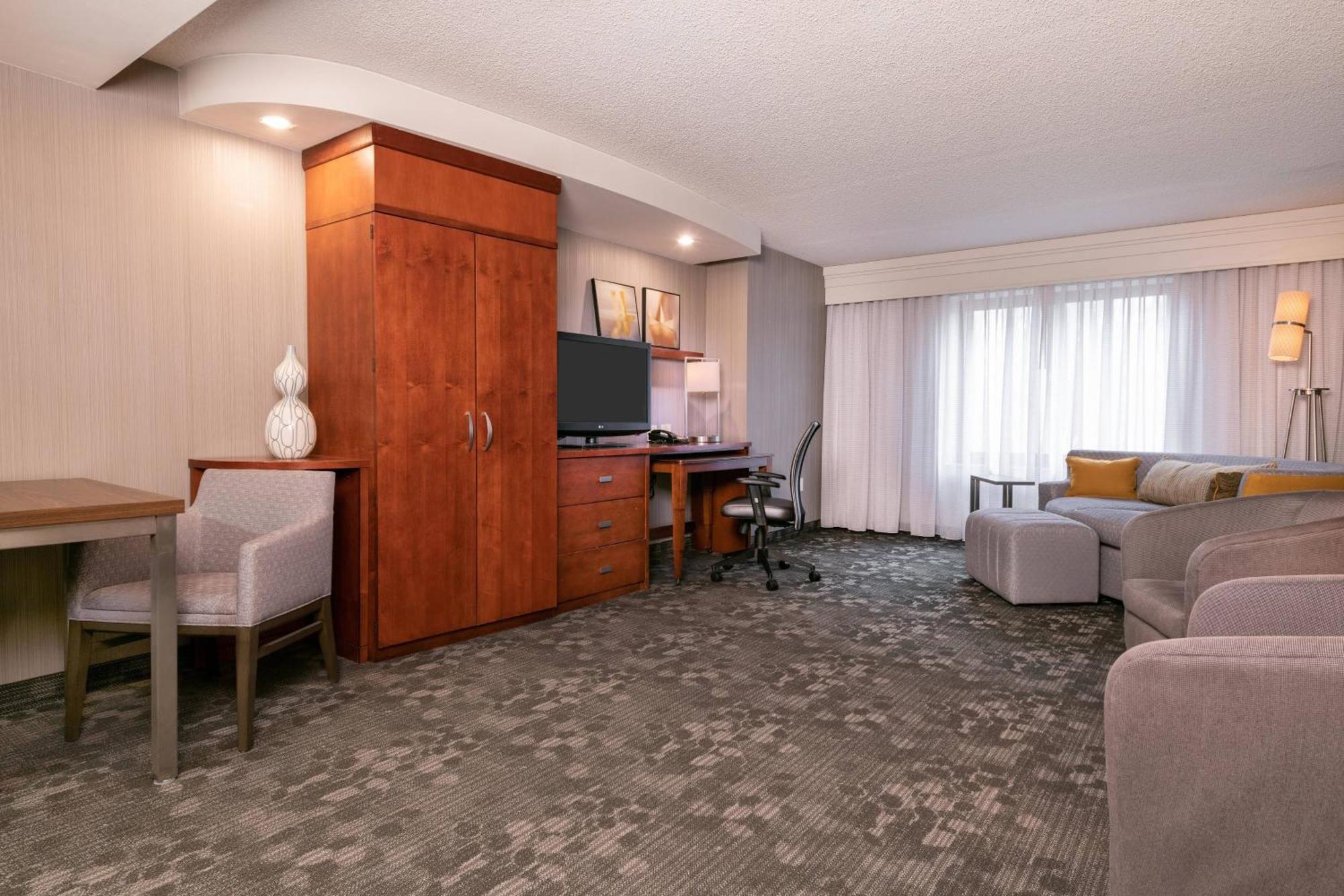 Courtyard By Marriott Newark-University Of Delaware Esterno foto