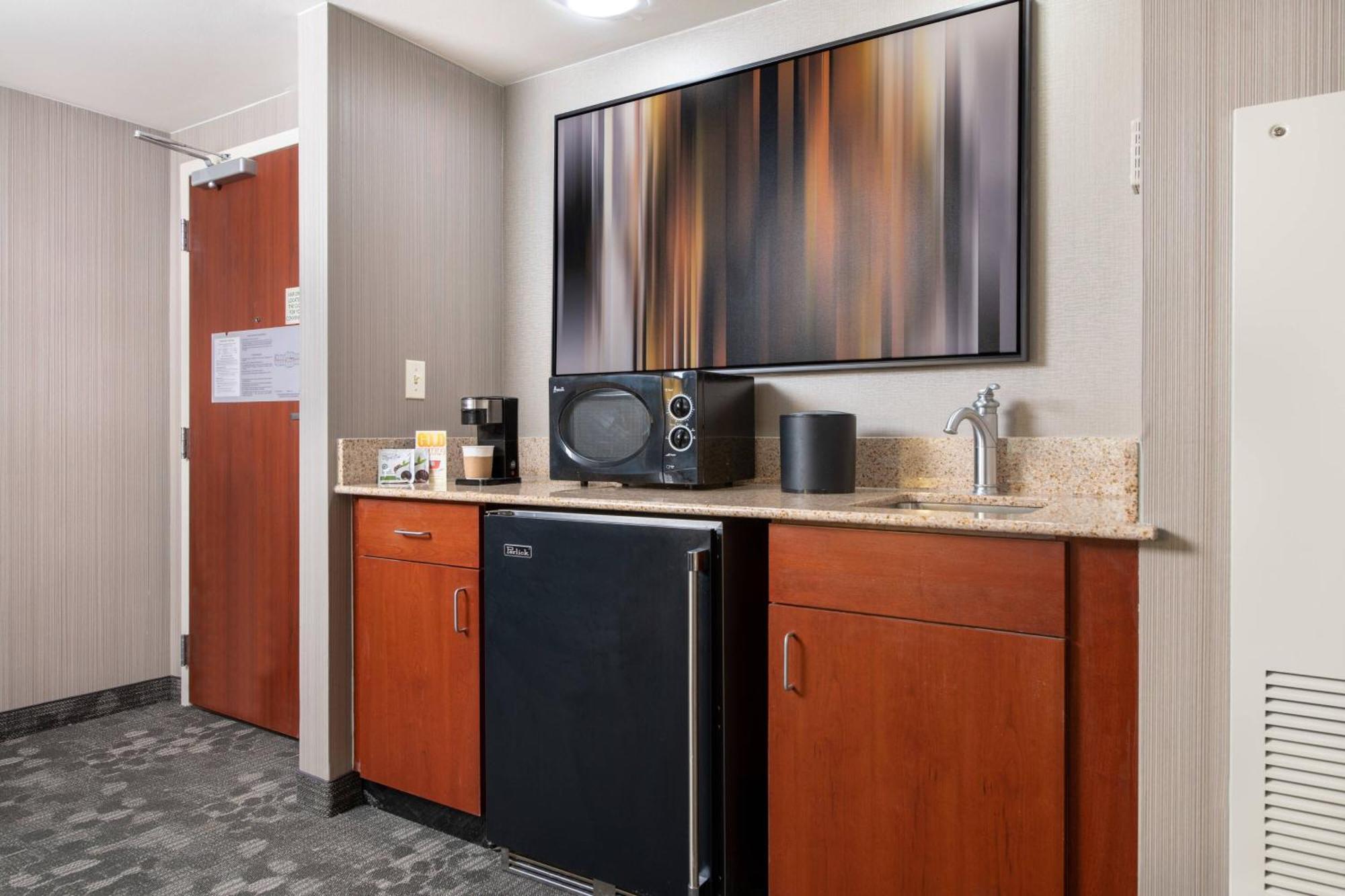 Courtyard By Marriott Newark-University Of Delaware Esterno foto