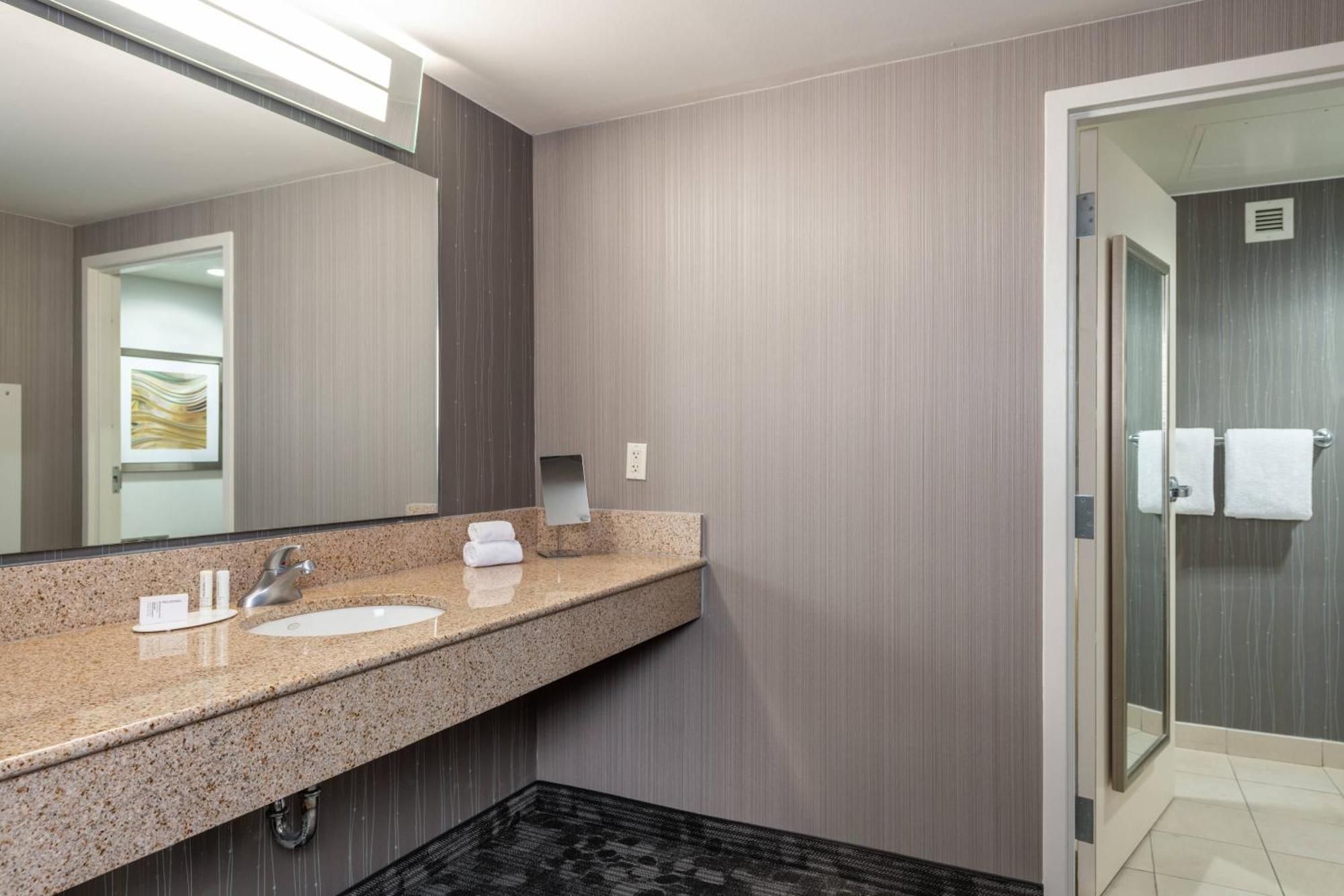 Courtyard By Marriott Newark-University Of Delaware Esterno foto