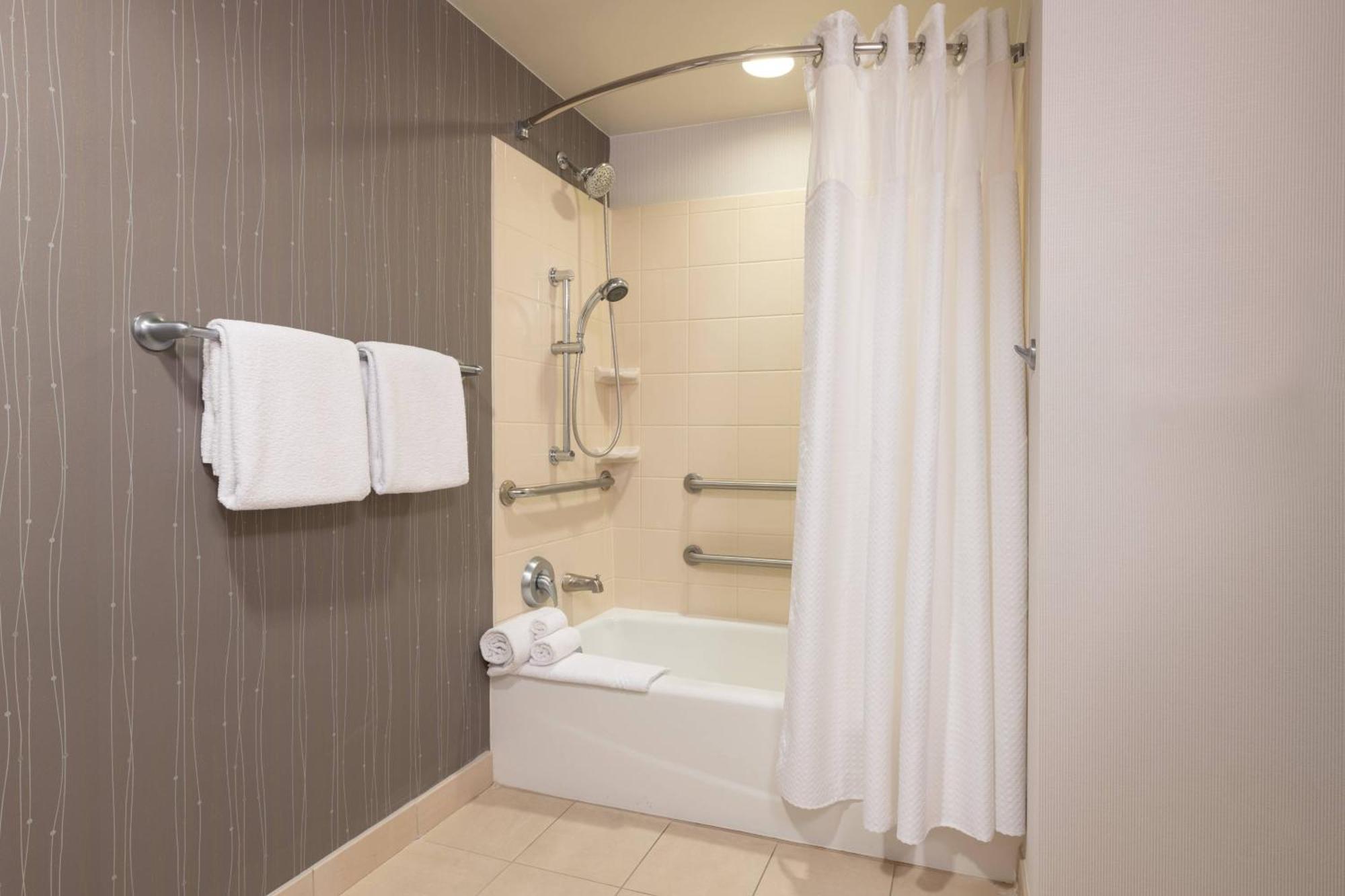 Courtyard By Marriott Newark-University Of Delaware Esterno foto
