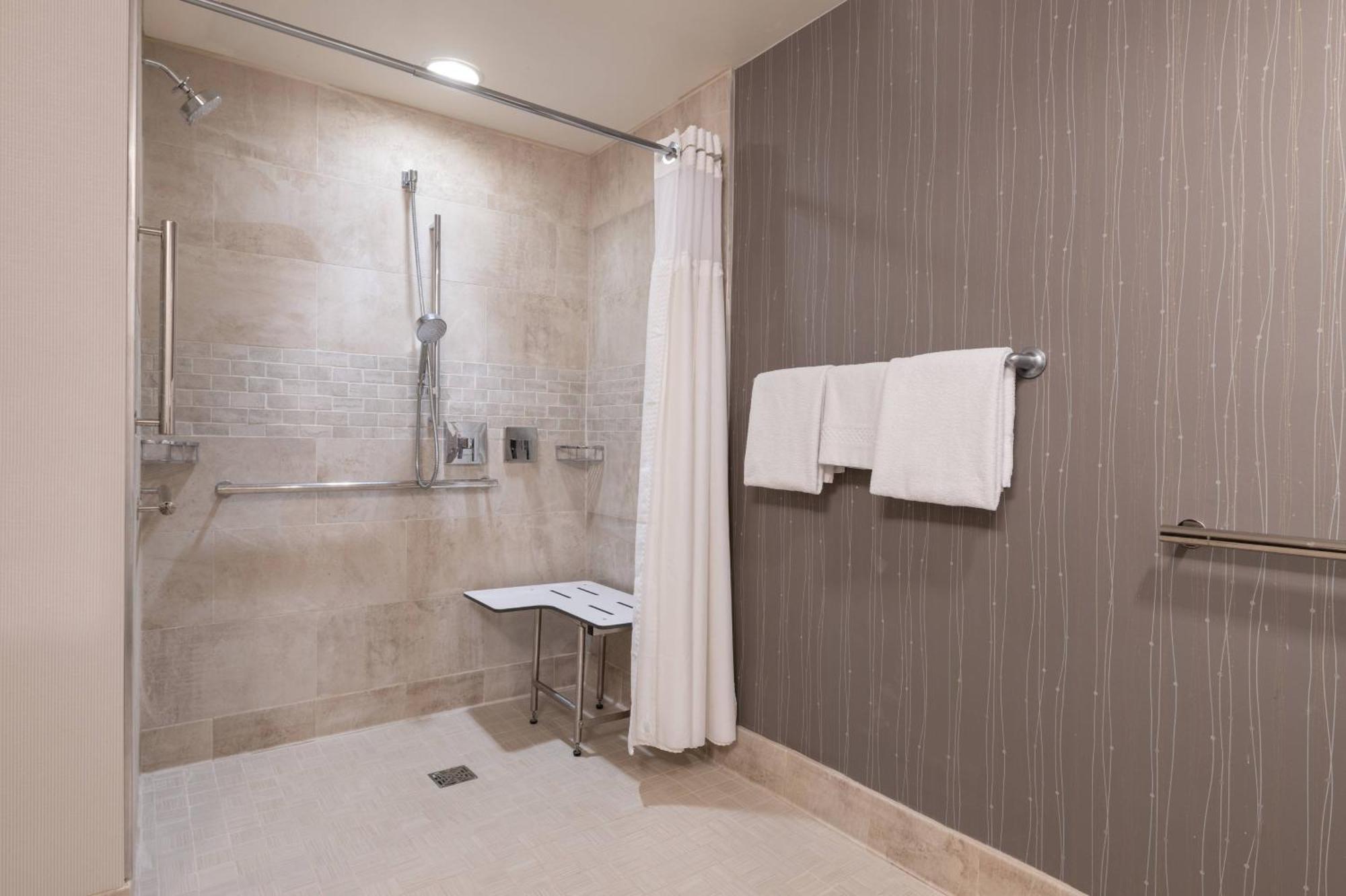 Courtyard By Marriott Newark-University Of Delaware Esterno foto