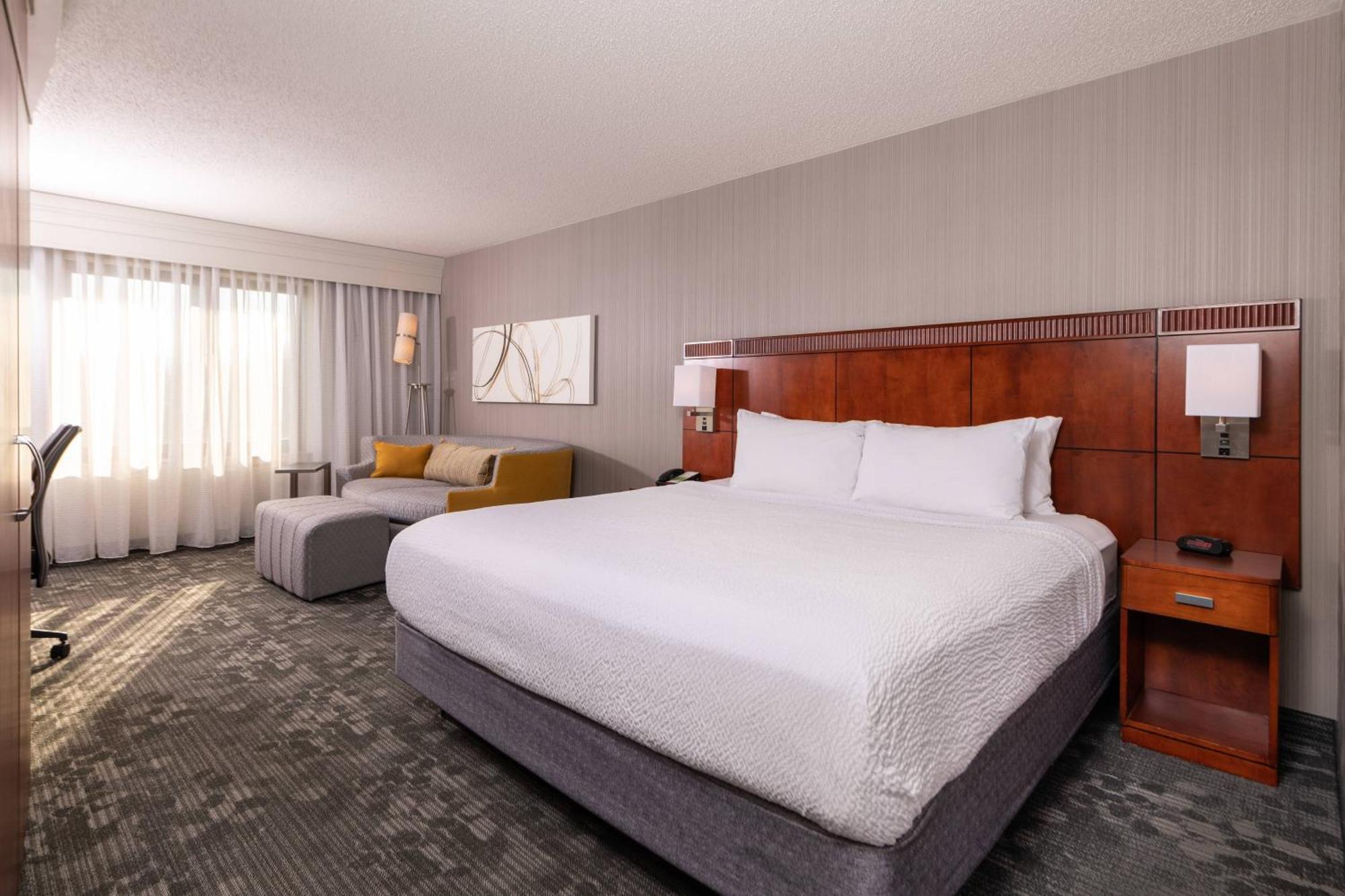 Courtyard By Marriott Newark-University Of Delaware Esterno foto