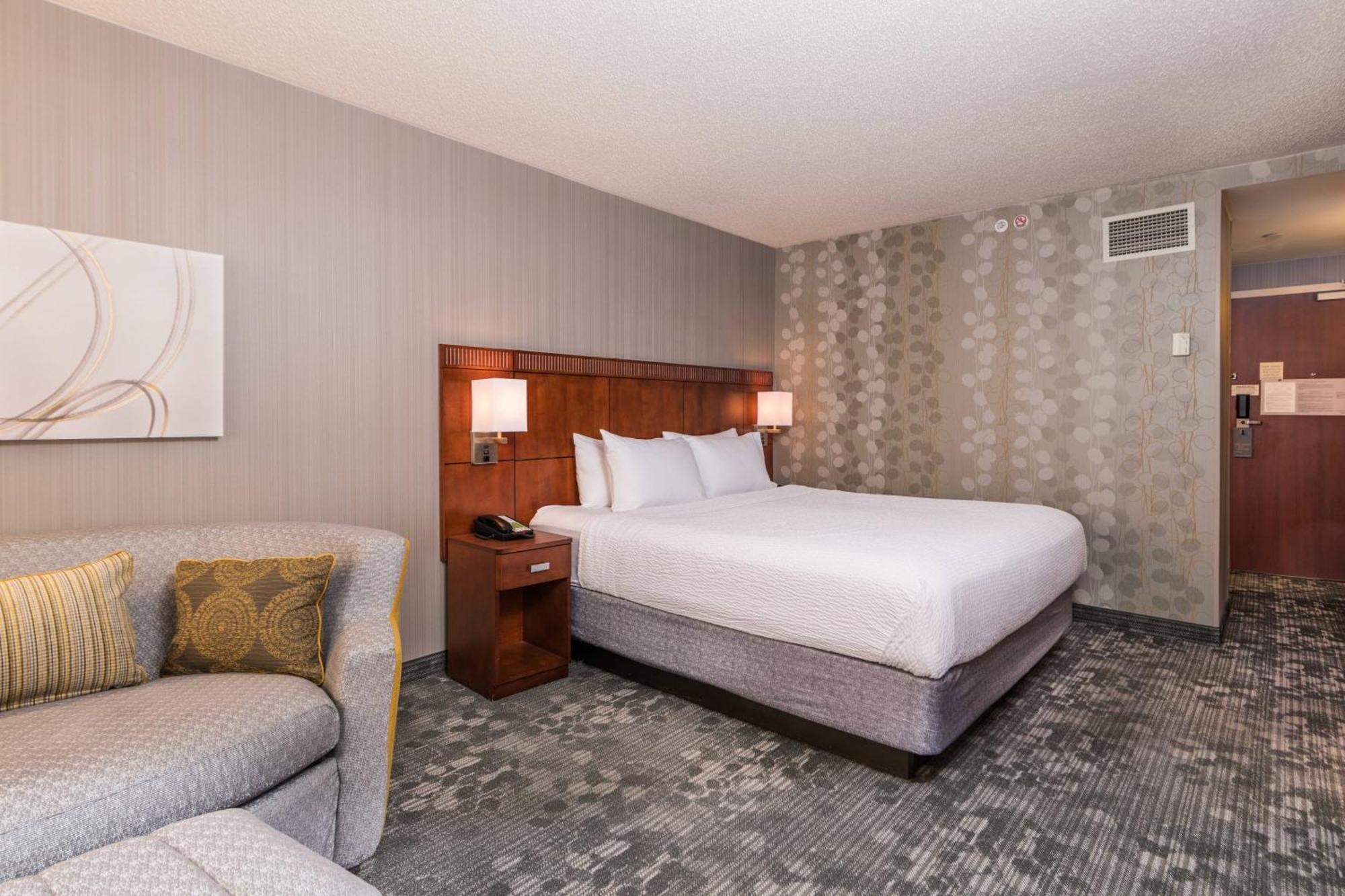 Courtyard By Marriott Newark-University Of Delaware Esterno foto